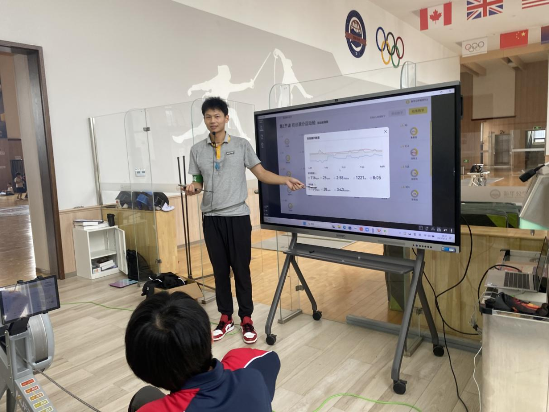 王曼昱或将暂停比赛引发关注蔡猛详解过度消耗状况疑似佩戴心率监测仪(图1)